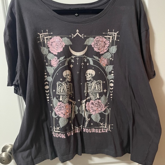 Gray 3/4 Sleeve Graphic Tee with Celestial Design - Picture 1 of 2